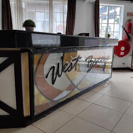 Отель Cozy Nest Westbreeze Upperhill C6 Найроби Экстерьер фото